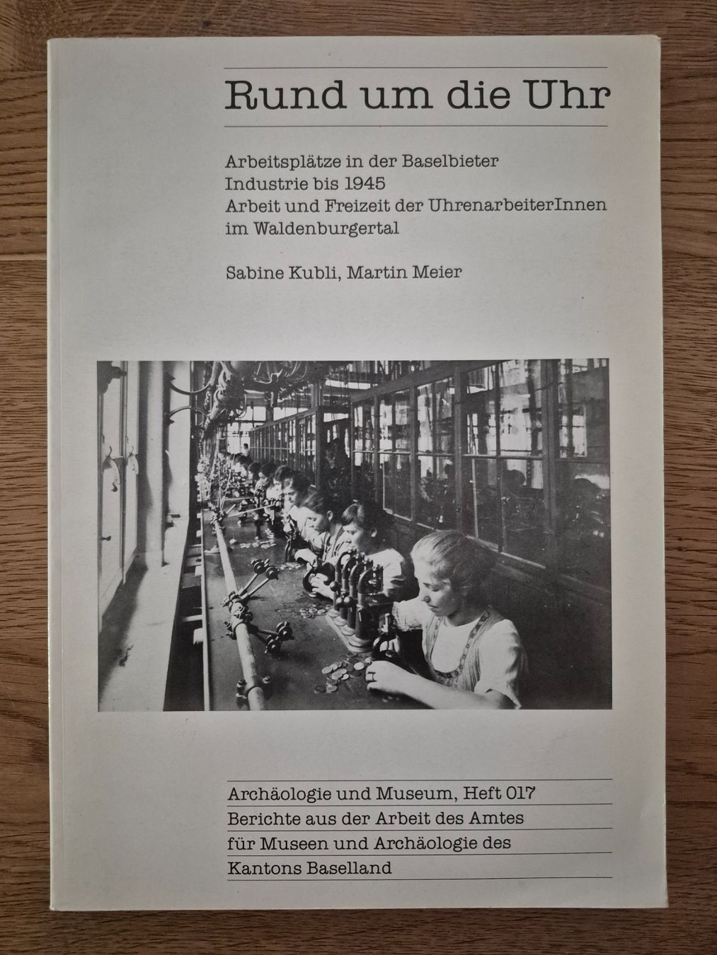 Bücher: Rund um die Uhr – Gebraucht aus Balsthal von Jamamoegg