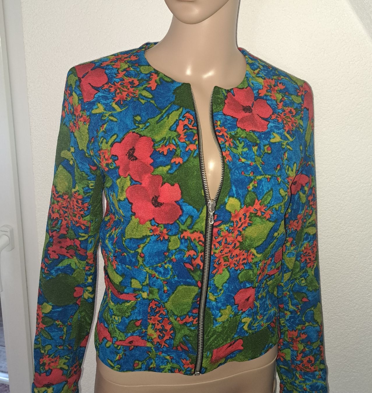 Giacche: Zara Basic Blumen Jacke, Gr. S - Der Hingucker! – Usato da Grasswil venduto da Natali.H