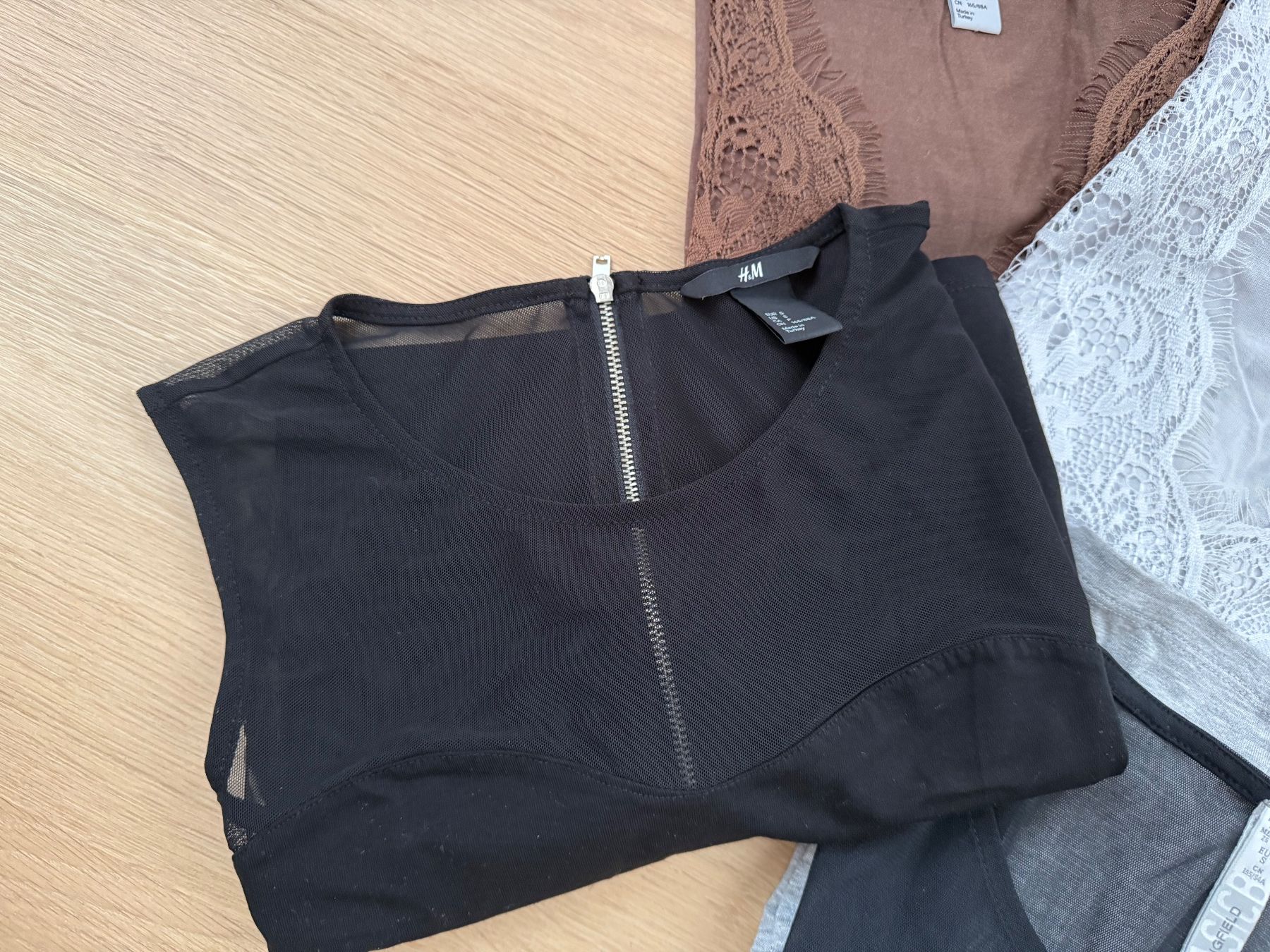 H&M Lotti di vestiti: Damen Shirts 8x  Gr. S guter Zustand, teilweise neuwertig – Usato da Buhwil venduto da Lin66 1