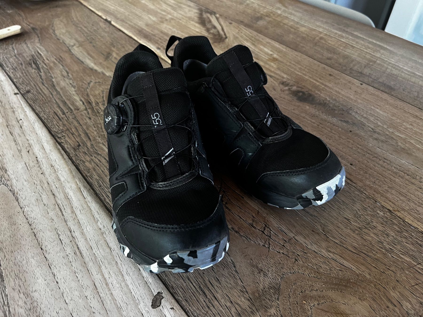 Chaussures garçon: Adidas Terrex Wanderschuhe, US-Größe 4 – D'occasion à Chur par MarcusinChur 1