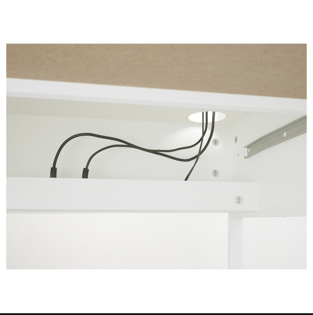 Ikea Scrivanie: Desk – Usato da Bern venduto da pet_2rpc 2