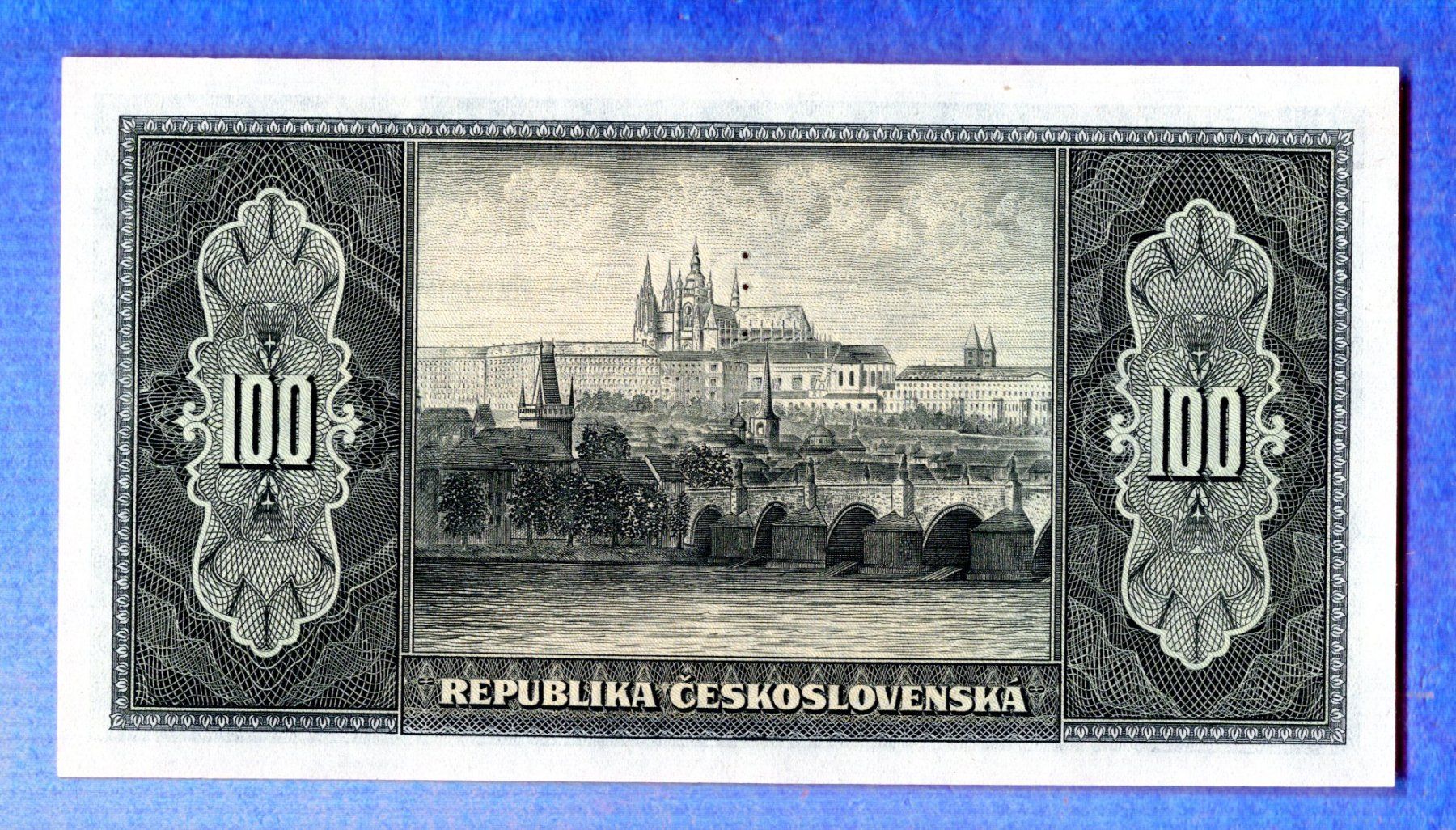 Billets de banque: Czecoslovakai 100 korun Perforated UNC – Neuf (Voir description) à Leibstadt par baroc333 1