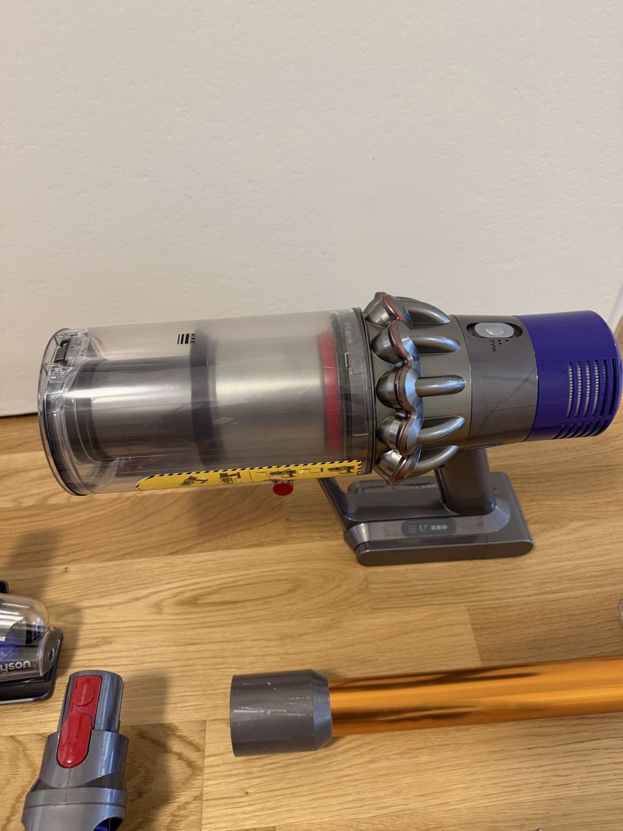 Dyson Aspirapolveri & Accessori: Dyson V10 cyclone absolute – Usato da Meyrin venduto da SA_3006 2
