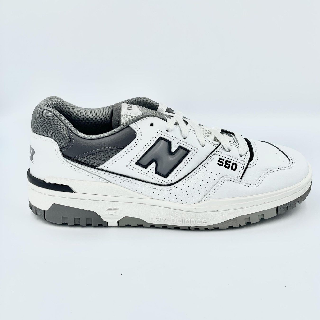 New Balance Scarpe da uomo: New Balance 550 White Dark Grey EU 40.5 – Nuovo e nell'imballaggio originale da Erlinsbach venduto da sasneakers 1
