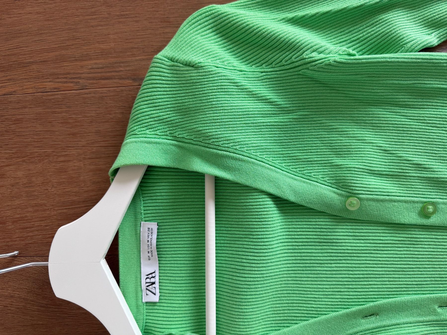Zara Tops: Zara Oberteil grün – Gebraucht aus Staufen von am_clothing 1