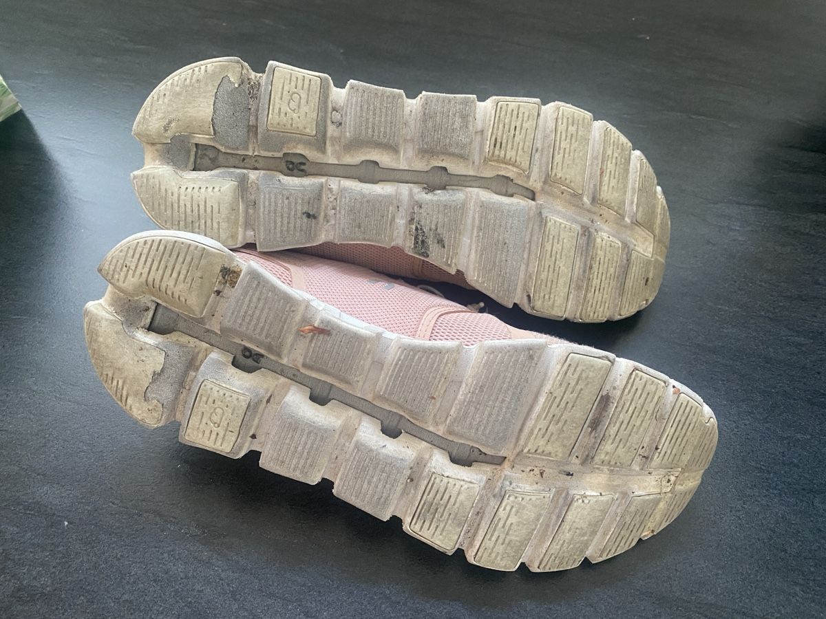 On Scarpe da uomo: On-Schuhe Rosa in Gr. 42.5 – Usato da Birsfelden venduto da Oepfelringli 1