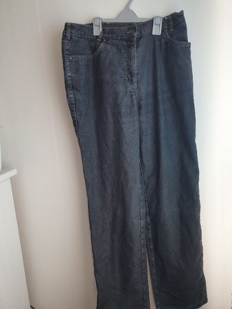 Schwarze, gefütterte Jeans Grösse 40