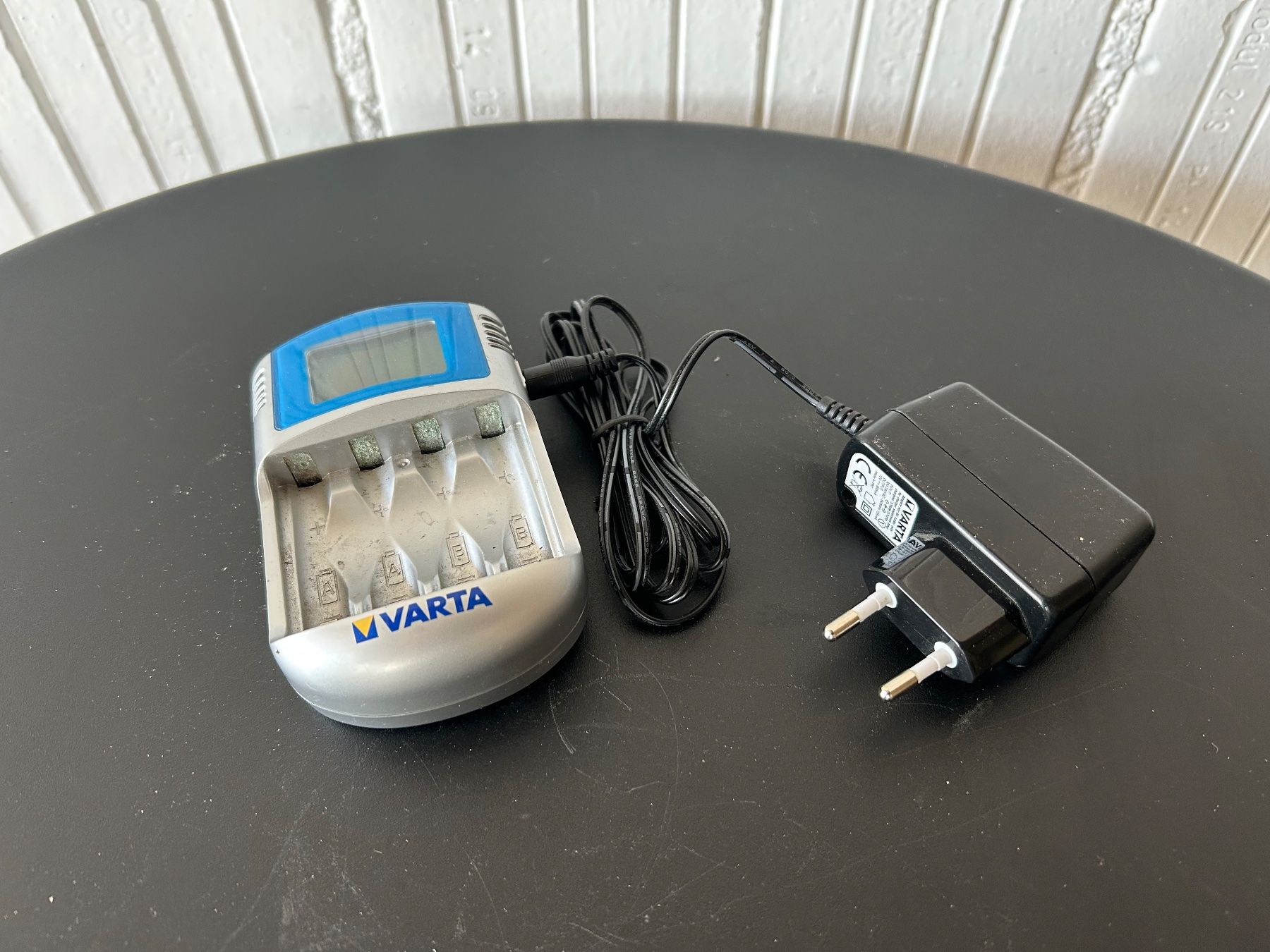 Varta Caricatori & Batterie: VARTA LCD Charger Type 57070 – Usato da Schaffhausen venduto da ROCAMECANICA