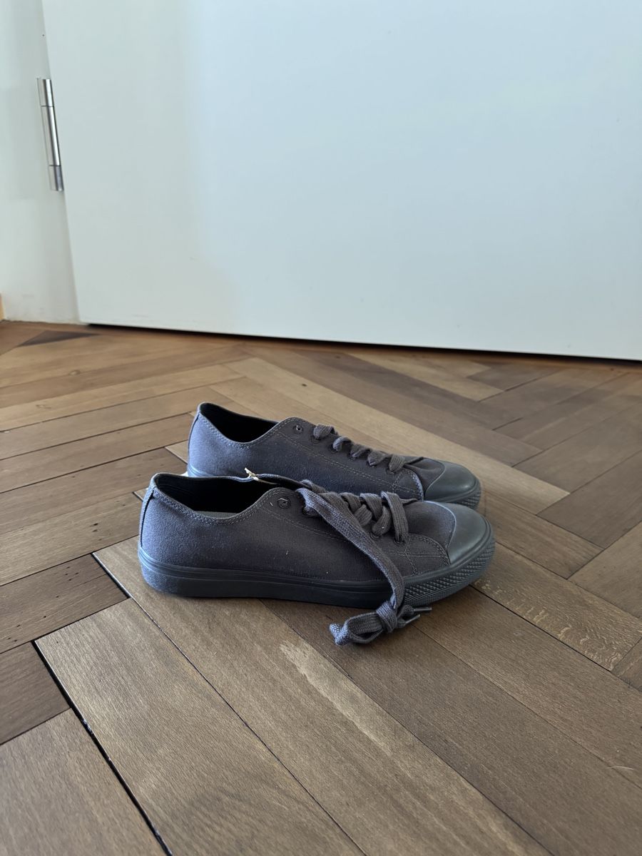Muji Scarpe da uomo: Muji Grey Sneakers – Nuovo (secondo la descrizione) da Zurich venduto da ric_7zk9