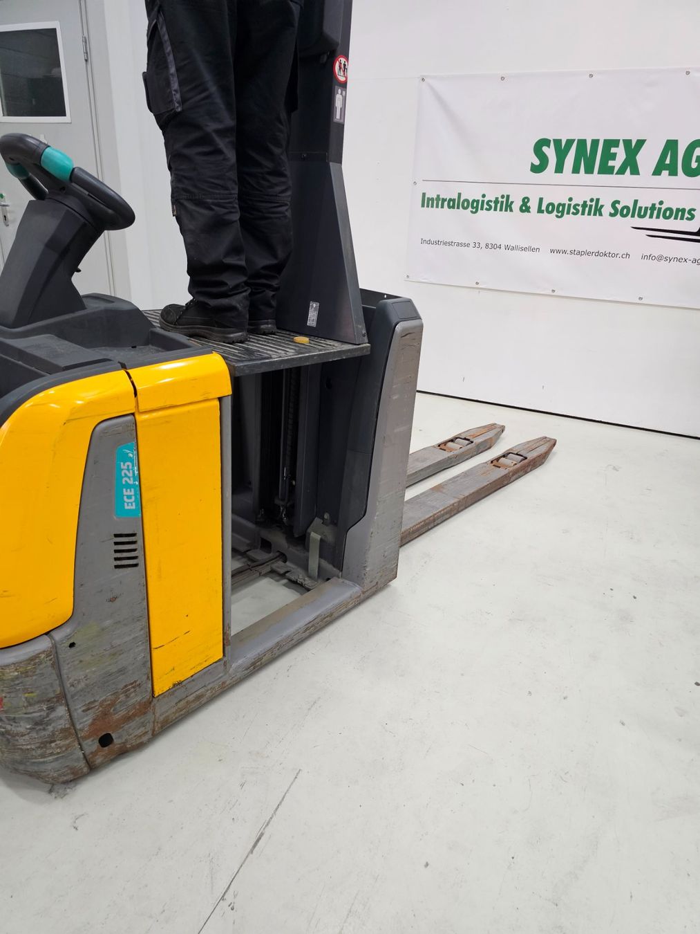 Jungheinrich Gabelstapler & Hubwagen: Jungheinrich ECE 225 HP Kommisionierer – Gebraucht aus Wallisellen von Synex-AG 2