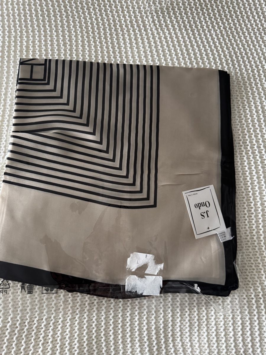 Foulard & Sciarpe: Neues Elegantes Tuch mit Etikette – Nuovo e nell'imballaggio originale da Rudolfstetten venduto da anna1010 1
