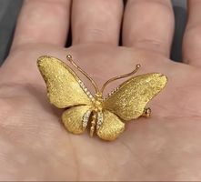 Jolie  broche vintage plaquée 3,2 cm X 1,8 cm et brillants