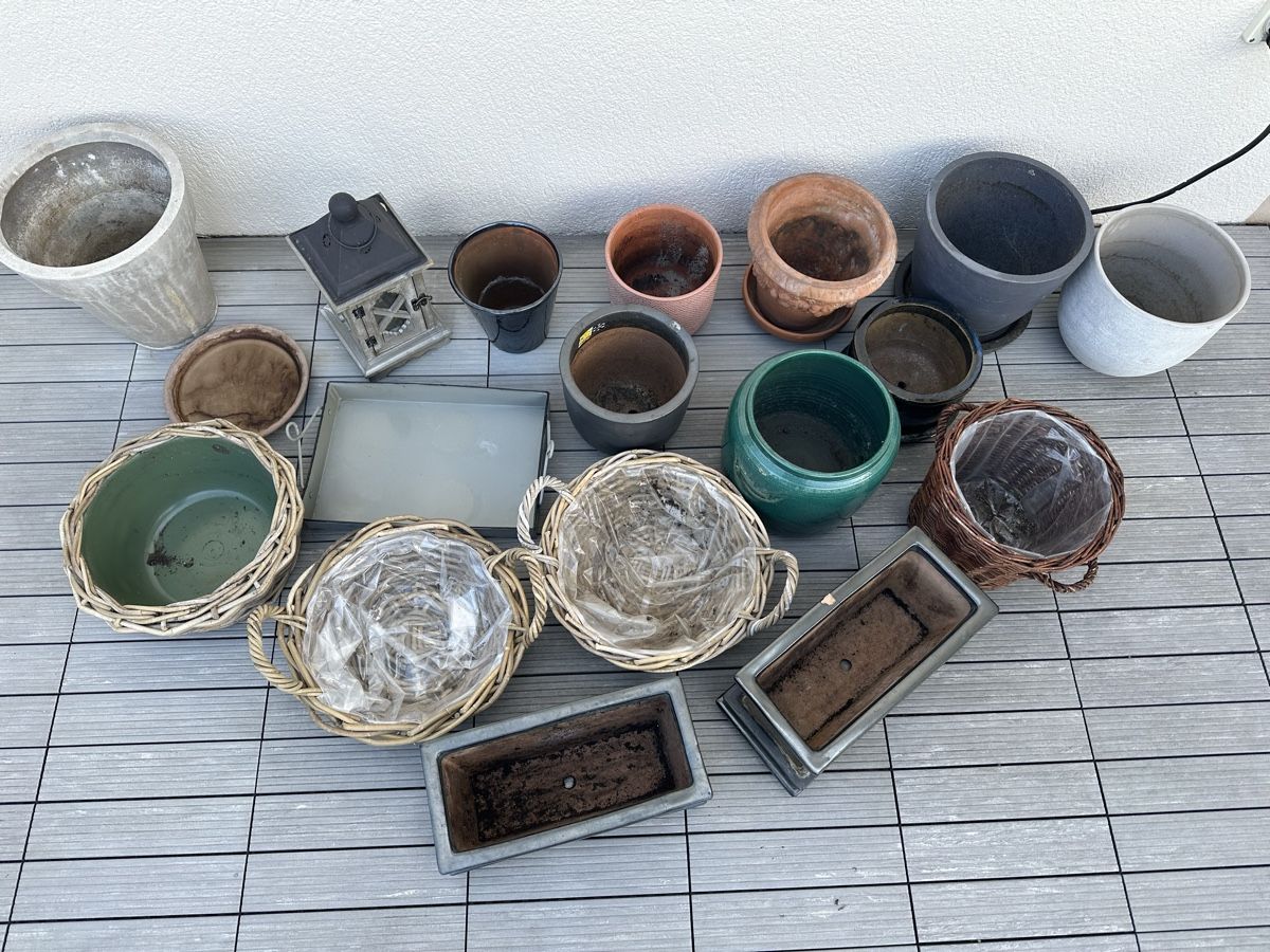 Vasi per fiori: Assorted Garden Pots And Planters Various Sizes – Usato da Obfelden venduto da Luzerner01 4