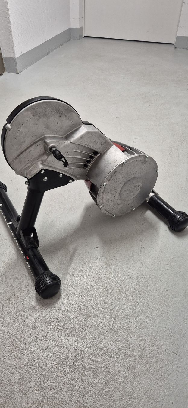Hometrainer: Rollentrainer Elite – Gebraucht aus Spiez von Bixelet 3