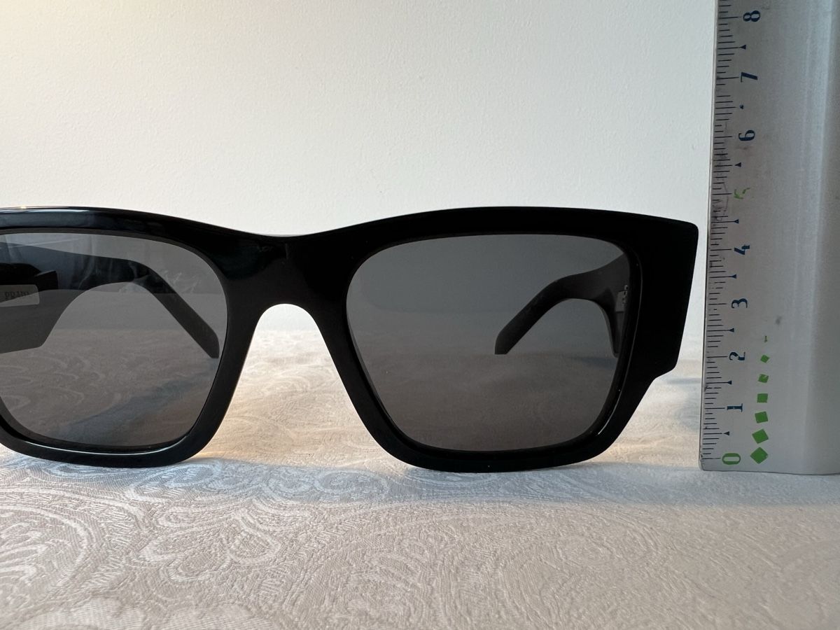 Prada Brillen & Gläser: Lunettes de soleil Prada noires – Gebraucht aus Sion von Mayoraz02 3