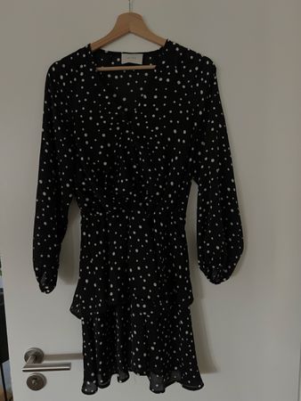 Neuwertiges Kleid mit Punktemuster, Grösse small