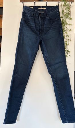 Jean Levi's Premium bleu foncé taille 26