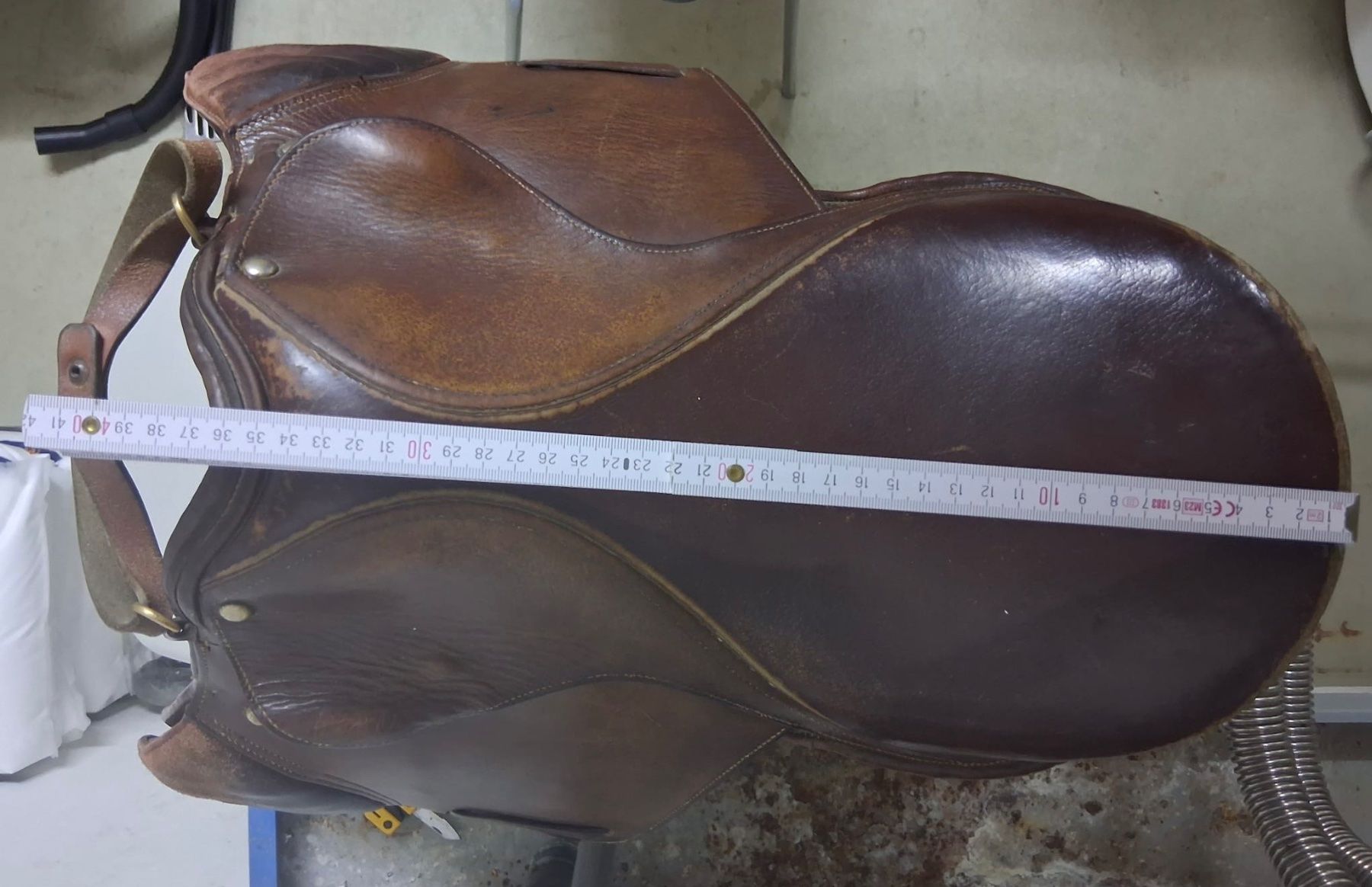 Selles, accessoires: Einfacher Reitsattel – D'occasion à Ueken par Kamel09 5