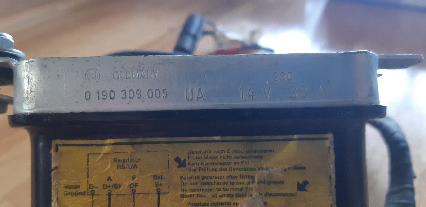 Tutti pezzi di ricambio auto: Lichtmaschinenregler Oldtimer – Usato da Sattel venduto da schi4 4