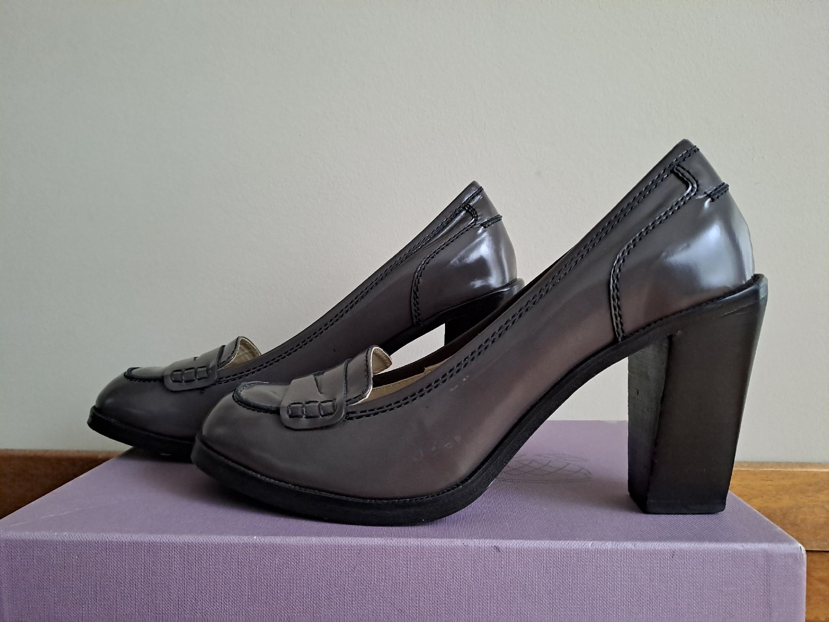 Navyboot Chaussures femmes: Navyboot Leather Pumps with Block Heel - size 38 – D'occasion à Genève par sunsustains 2