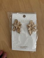 Goldene Ohrclips mit Blumenmuster, neu und ungetragen!