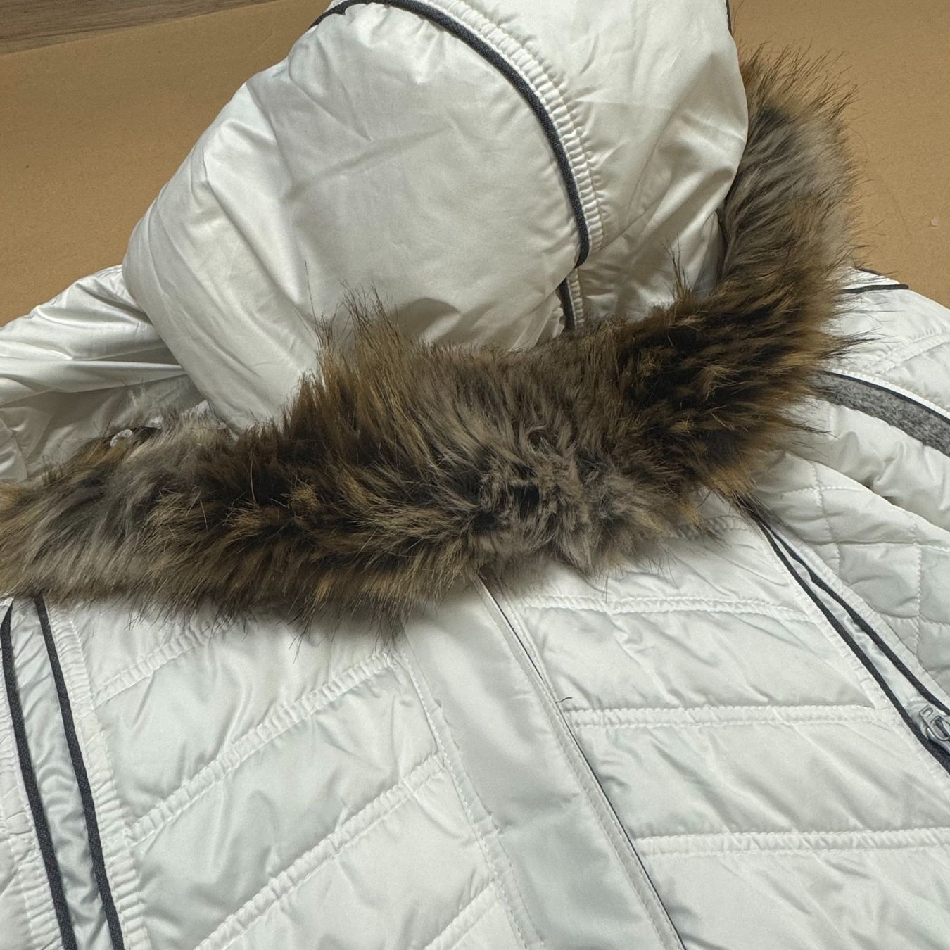 Almgwand Giacche: Almgwand white functional winter jacket warm vintage y2k – Usato da St. Gallen venduto da sourced_limited 3