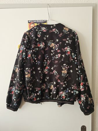 Bomberjacke Blumenmuster Schwarz Damen Gr S/M guter Zustand