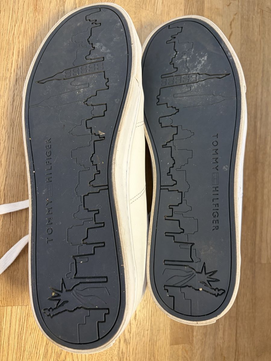 Tommy Hilfiger Chaussures hommes: Tommy Hilfiger Essentials Sneaker – D'occasion à Neuheim par SF2004 1