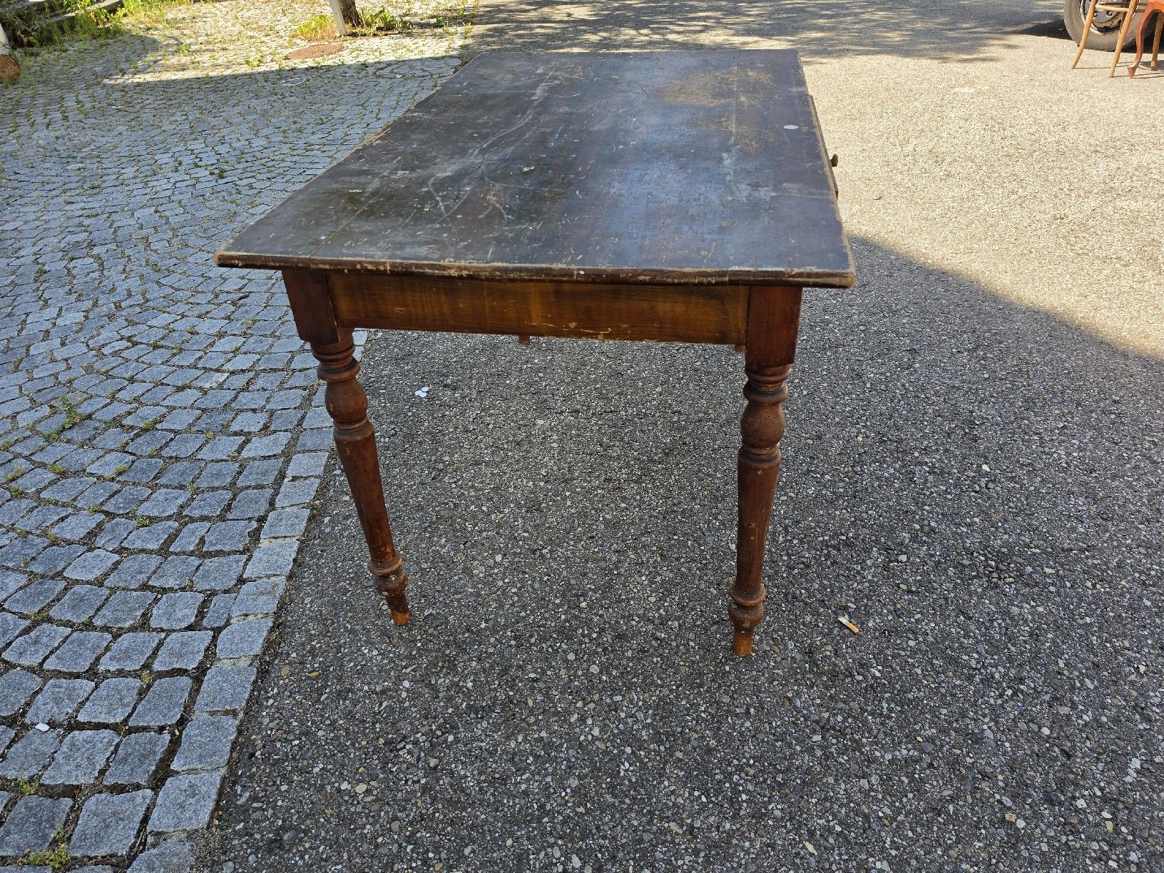 Tavoli: Holztisch mit Schublade restaurationsbedürftig – Usato da Mettlen venduto da elios0888 9
