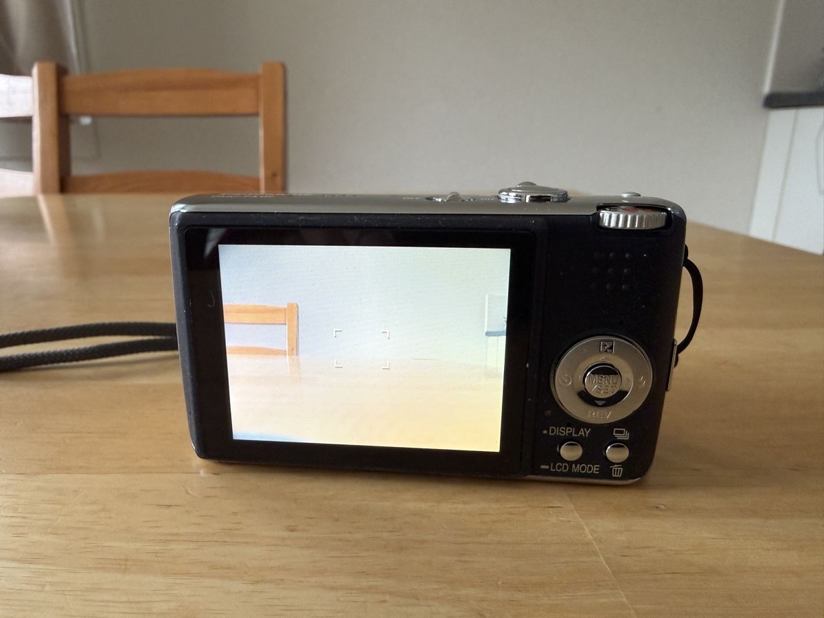 Panasonic Fotocamera: Panasonic Lumix DMC-FX07 Digitalkamera – Usato da Giswil venduto da urr_7c5j 5