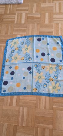 Blauer Sommer Schal mit Blumenmuster, Top Zustand!