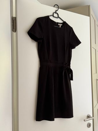 H&M Kleid schwarz – Grösse 34 – mit Bindegürtel / Business