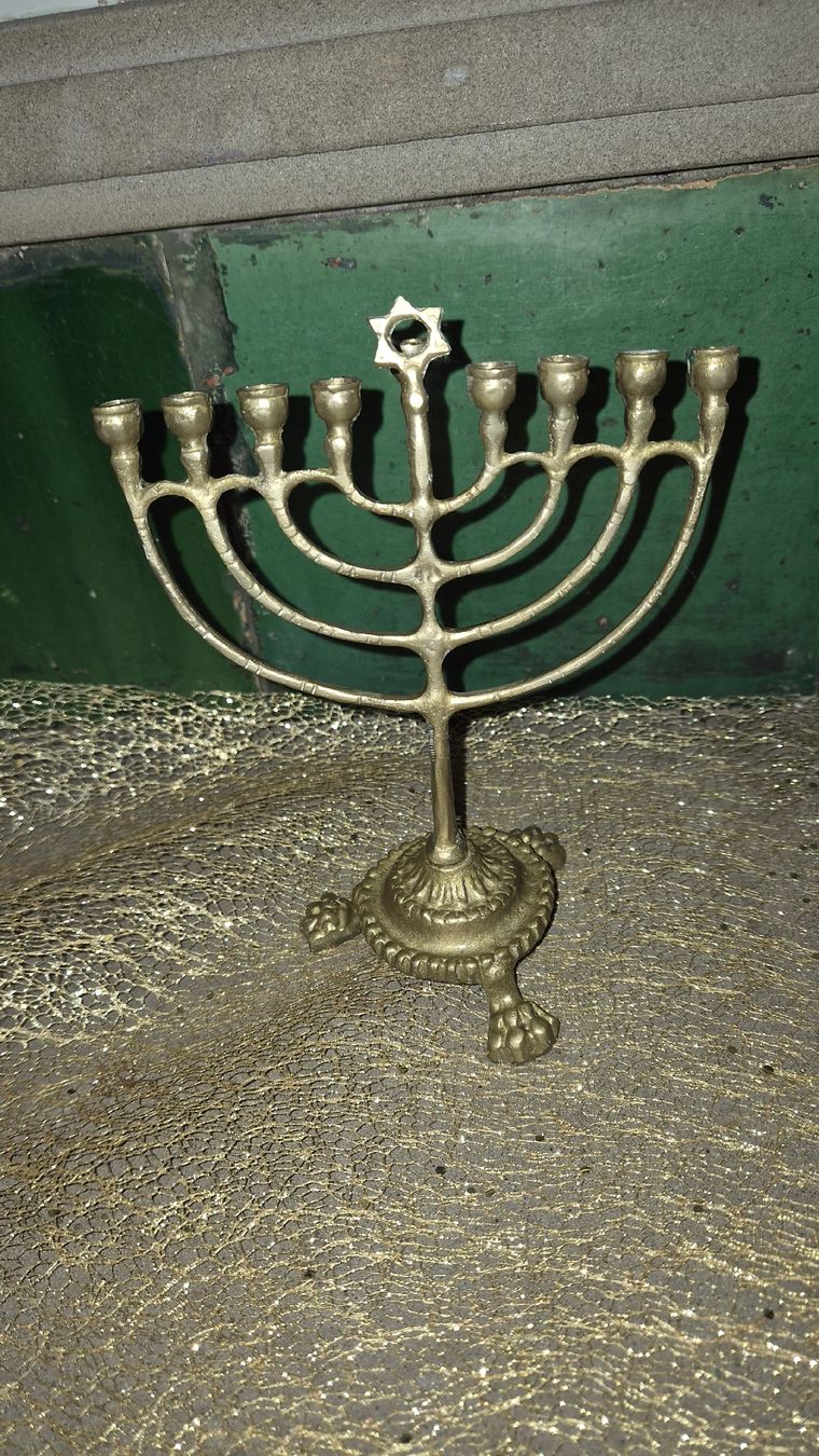 Tutte le decorazioni: Leuchter Judaica Messing 9 Arme  – Usato da Kölliken venduto da Upcycling-by-Mc-TAM
