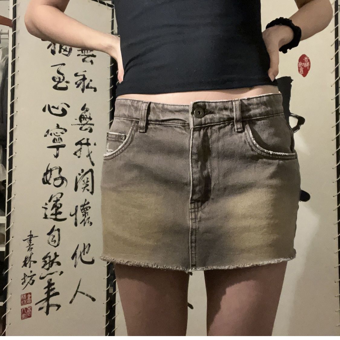 Gonne: Brown Low Rise Denim Mini Skirt – Usato da Kriens venduto da tiy_wxz5 2