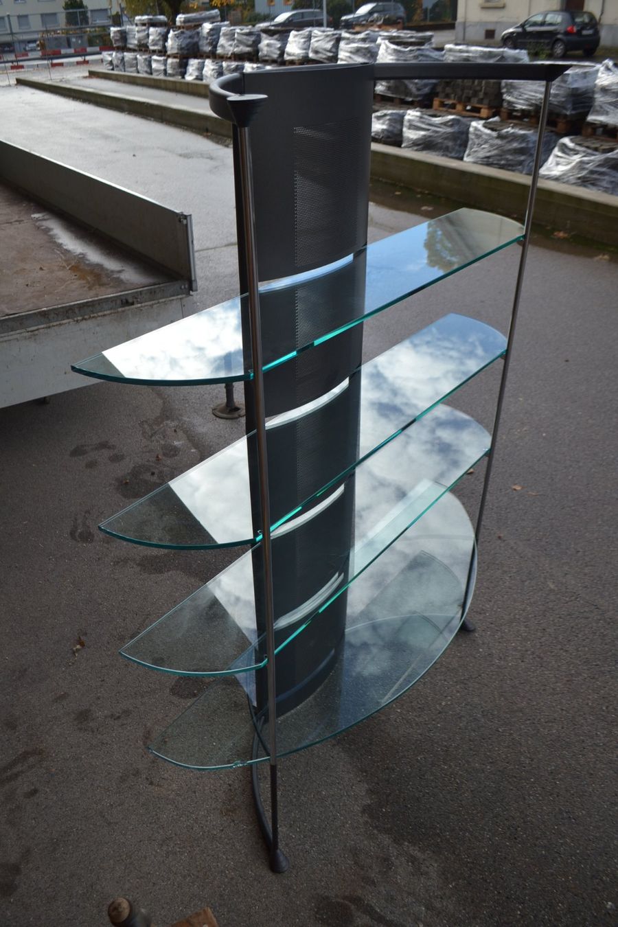 Regale: Glasregal, Halbrunde Form, Schwarz,  Design – Gebraucht aus Wil SG von Athi 3
