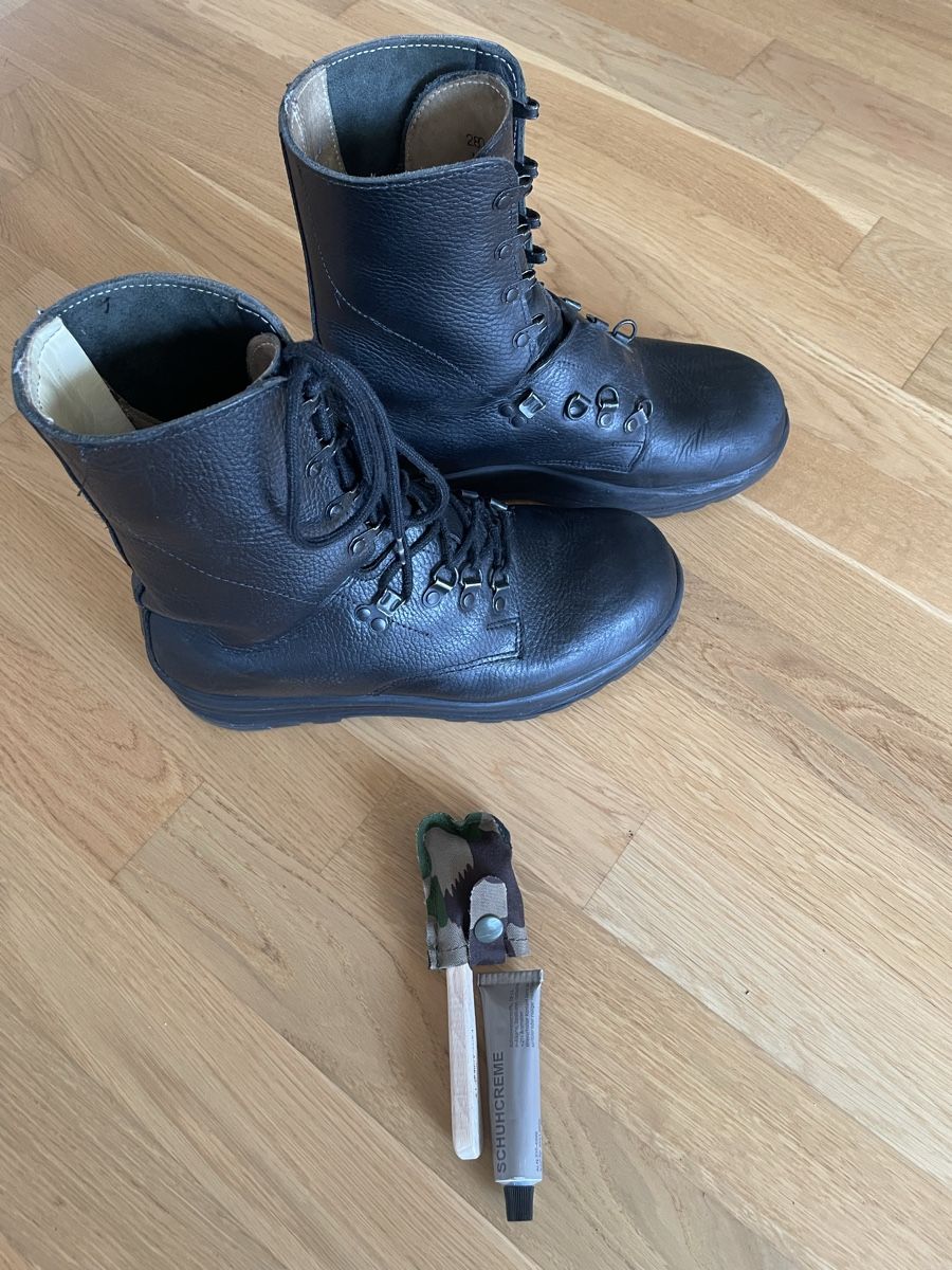 Schweizer Armee Herrenschuhe: SCHWEIZER ARMEESTIEFEL / KAMPFSTIEFEL KS 90, GRÖSSE 43-44 – Gebraucht aus Lenzburg von srunoraa_97