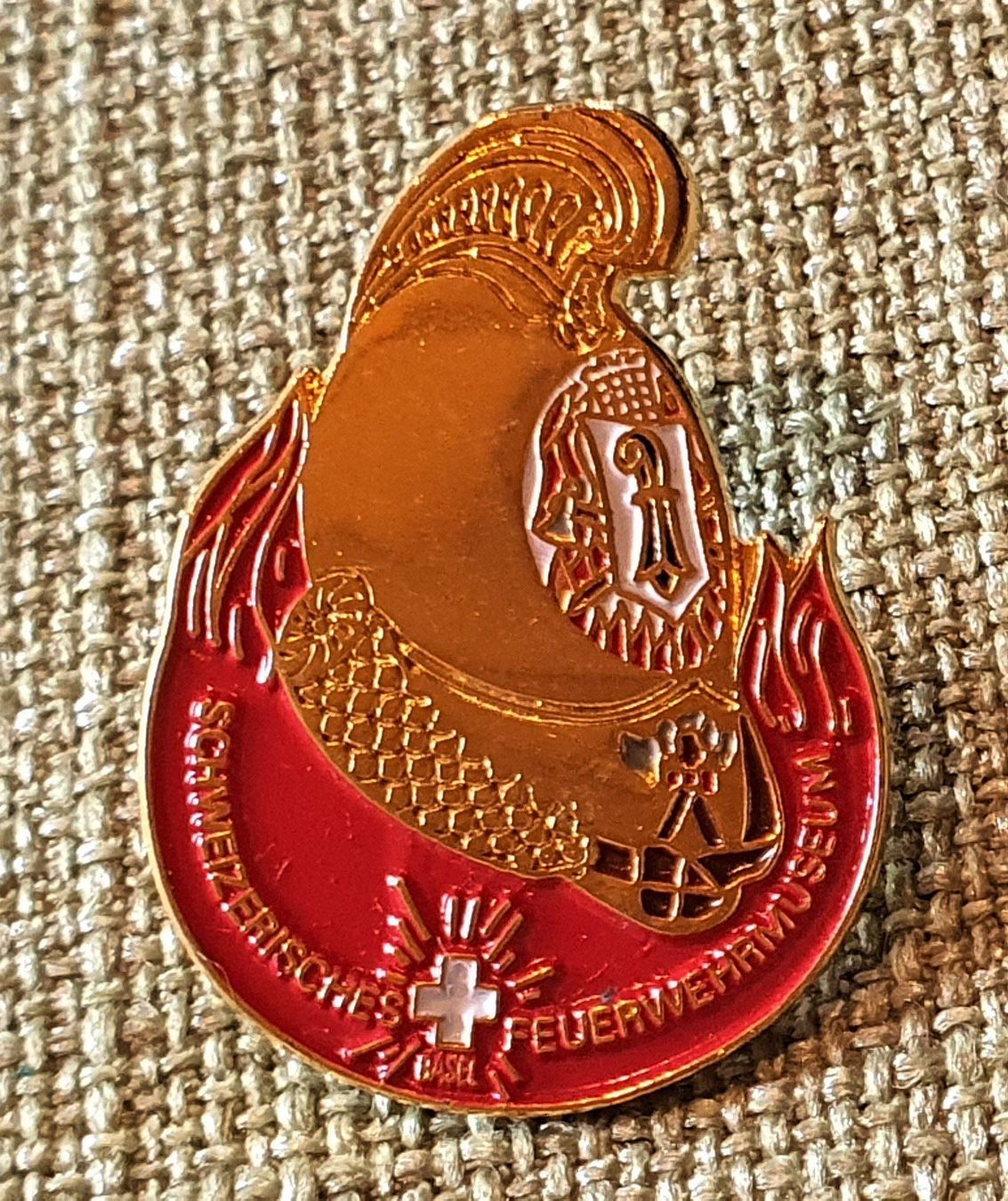 Plaketten & Abzeichen: L635 - Pin Schweizerisches Feuerwehr Museum Basel Baslerstab – Gebraucht aus Reinach BL von Boston-Verkauf