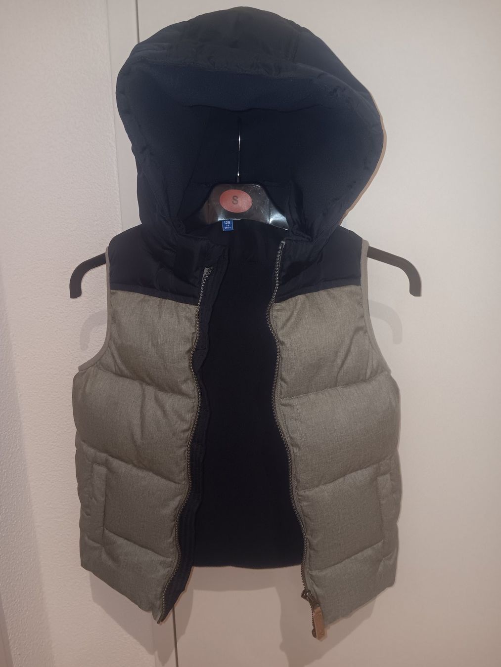 Altro abbigliamento per bambino: Kinder Gillet,Gr.128 – Nuovo (secondo la descrizione) da aarburg venduto da macacito