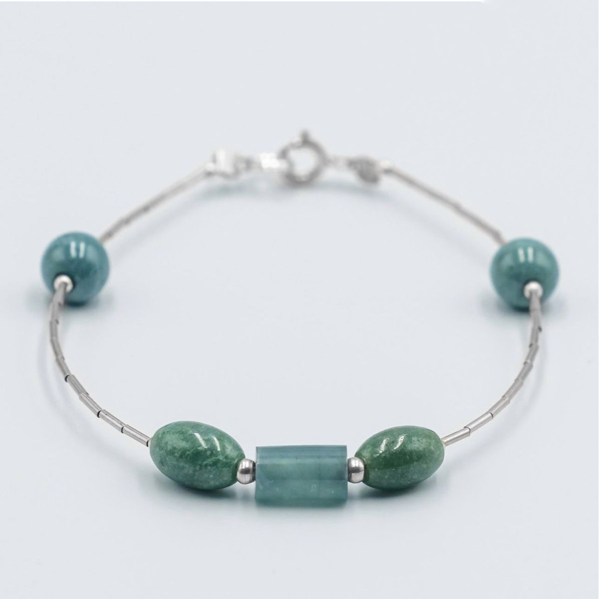 Bracciali & Braccialetti: Armband mit Jade und Silber – Nuovo e nell'imballaggio originale da Ruggell venduto da JadeShop