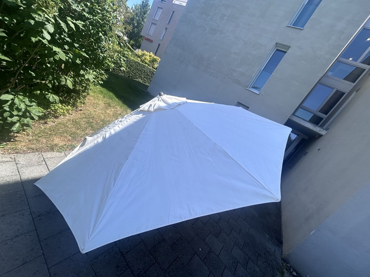 Parasols: Sonnenschirm eckig hellbeige - guter Zustand – D'occasion à Oberrohrdorf par Puenaldo