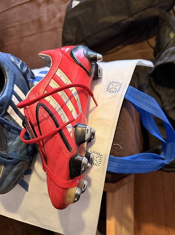 Scarpe per ragazzi: Chaussures de foot (36,5) – Usato da Lausanne venduto da Keegan23 1