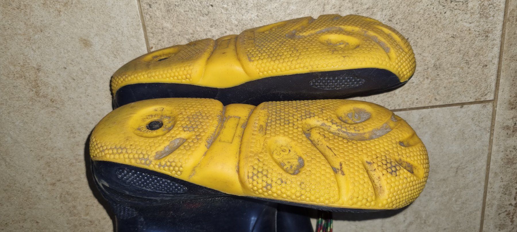 Scarpe per ragazzi: Gummistiefel gr.34 – Usato da Grossdietwil venduto da GNOM313 2