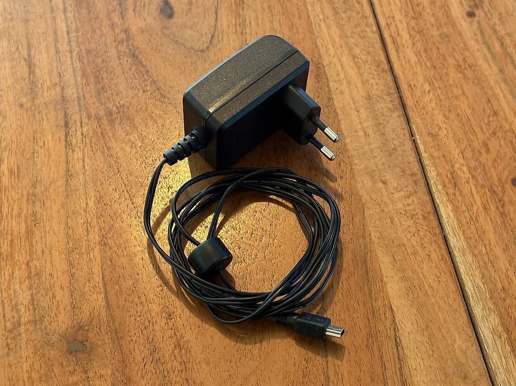 Caricabatterie: Netzteil / Ladegerät 5V 1.5A mit Mini-USB Anschluss – Usato da Muri AG venduto da Ludrigen