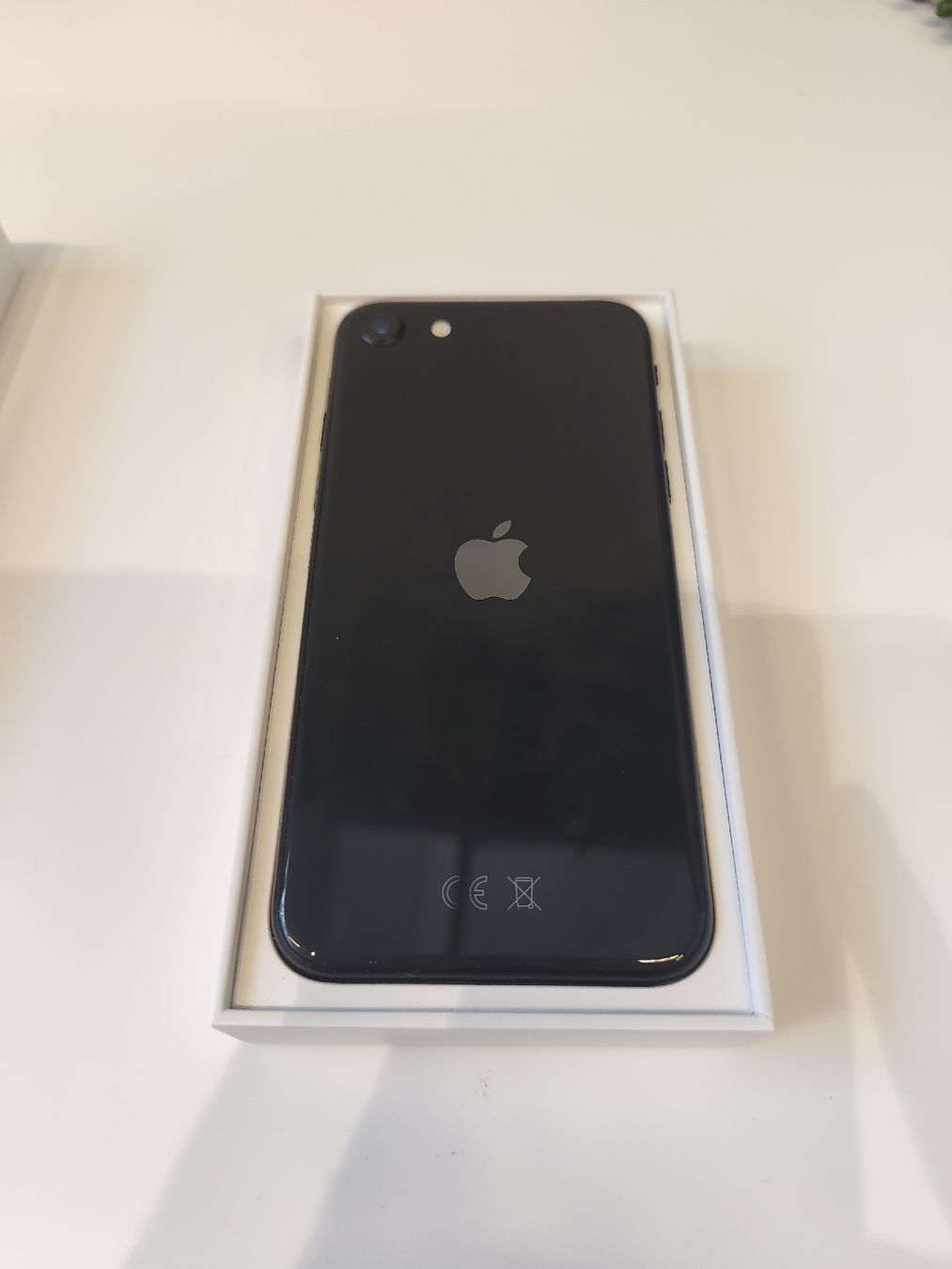 Apple Telefoni cellulari / Smartphones: iPhone SE Black 64GB Akku Zustand 85% – Usato da Therwil venduto da Cordachu_Trade 4