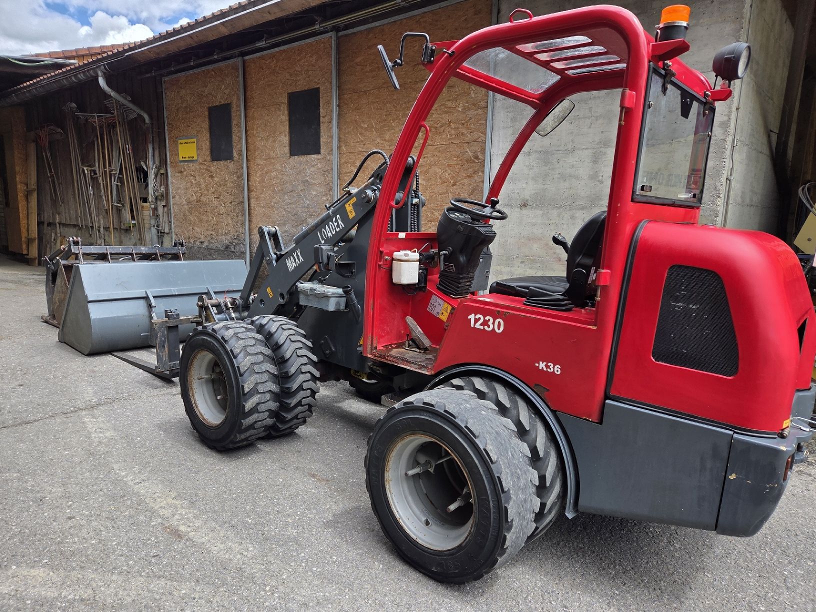 Chargeur de ferme: Hoflader  – D'occasion à Unteriberg par Prinz011