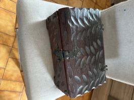 Coffre ancien en bois sculpté 27x19cm