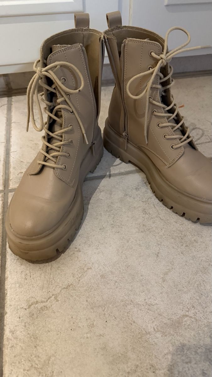 Stradivarius Damenschuhe: STRADIVARIUS CHUNKY BOOTS BEIGE BIKER BOOTS GR.39 – Gebraucht aus Thalwil von olh_7cpg 4