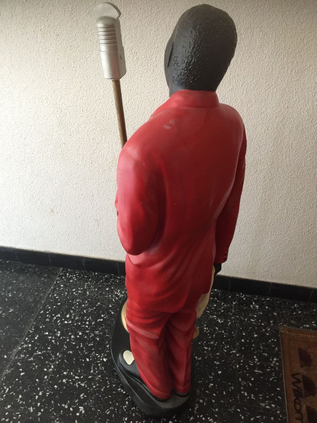 Skulpturen & Statuen: Statue  Sänger  Figur Lois Armstrong Mit Mikrofon – Gebraucht aus Bolligen von Mitica 1