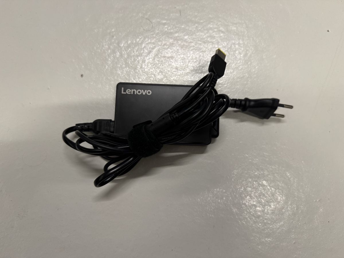 Lenovo Ladegerät: Lenovo ThinkPad Reise-Ladegerät, extra dünn – Neu (gemäss Beschreibung) aus Aarau von Sasa75