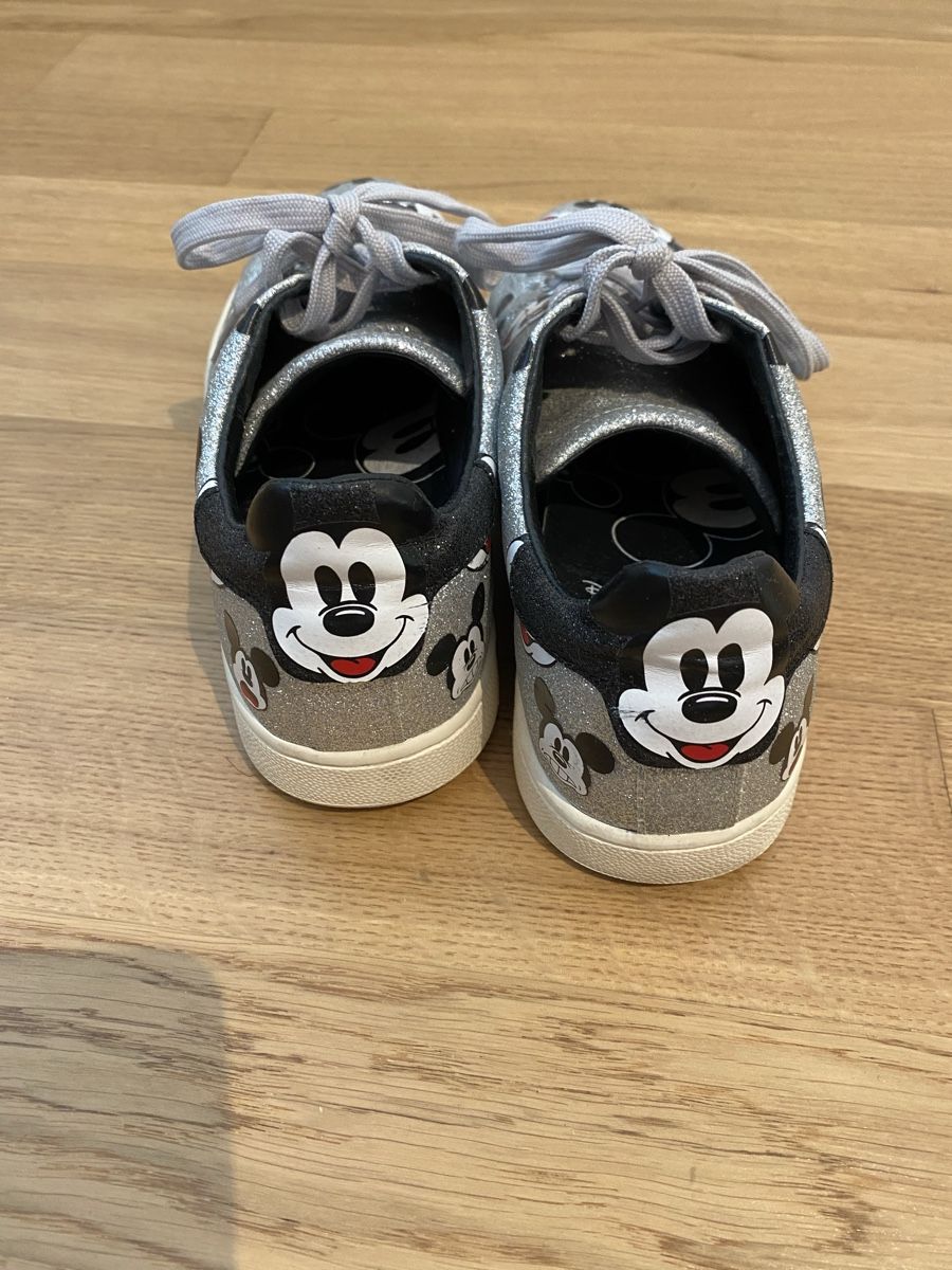Scarpe da donna: Disney x MOA Mickey Mouse Sneaker, neuwertig, Grösse 40 – Nuovo (secondo la descrizione) da Allschwil venduto da Stini 2